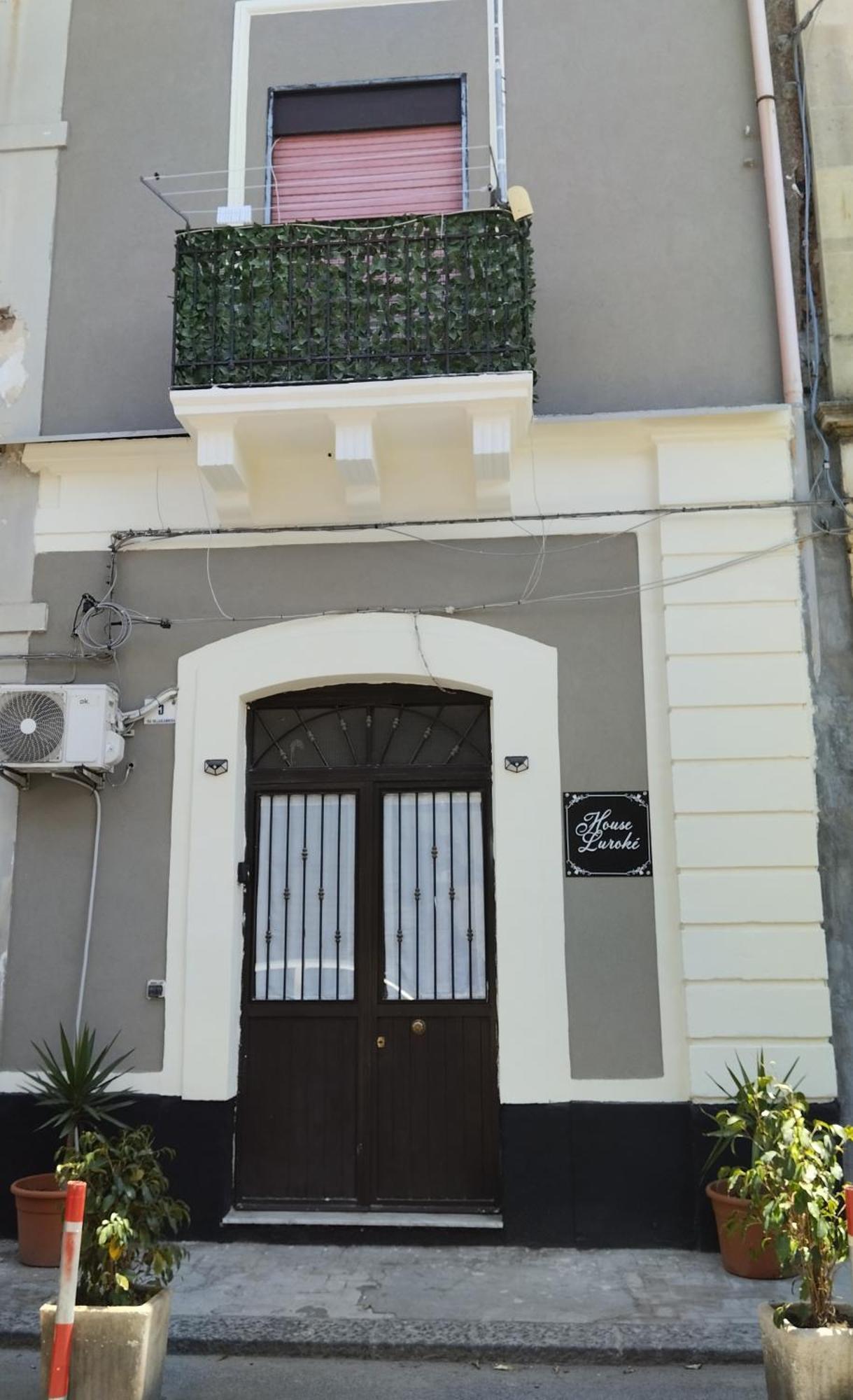 House Luroke Apartman Catania-Fontanarossai nemzetközi repülőtér Kültér fotó